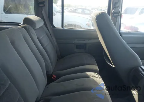 2000 Ford Explorer Xlt из США, поврежденный, VIN 1FMZU83P7YZA23894